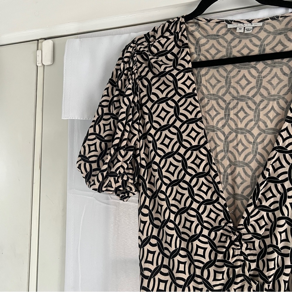 I C E Women’s Black Cream Knot Side Wrap Dress Size 10 EUC - Picture 4 of 9